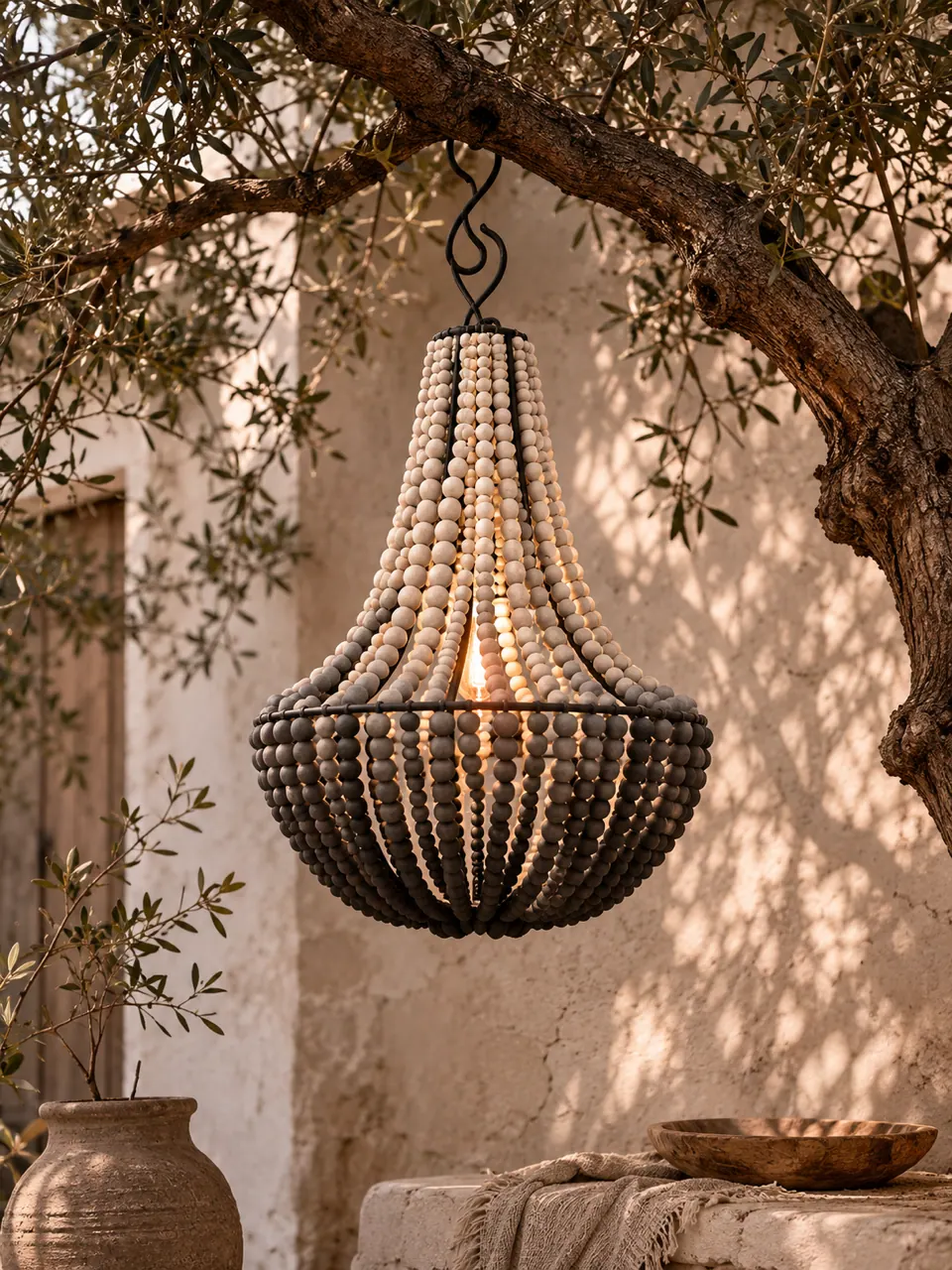 Luminaire en perles de bois Atelier Shizen